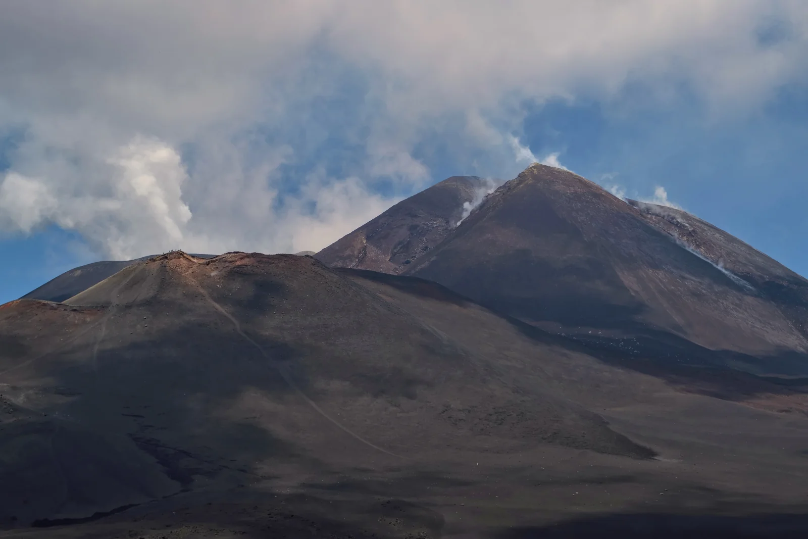 Il profilo dell'Etna, da cui nasce l'identità di Lava Creativa